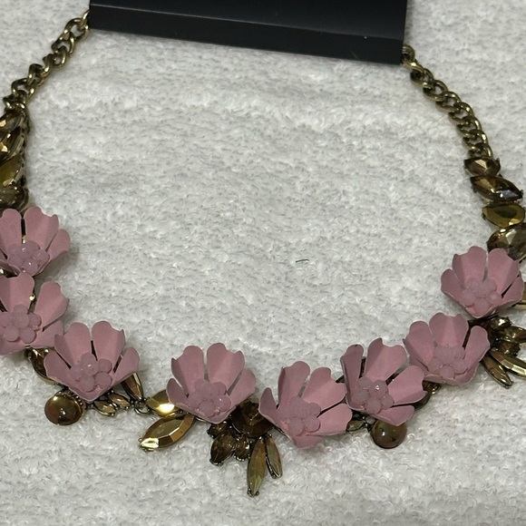 Simply Vera Wang 3D Pink Flower Rhinestone Statement Necklace NWT - Picture 6 of 6